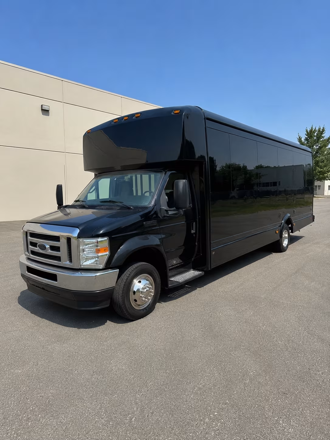 15 Passenger Party Bus Exterior