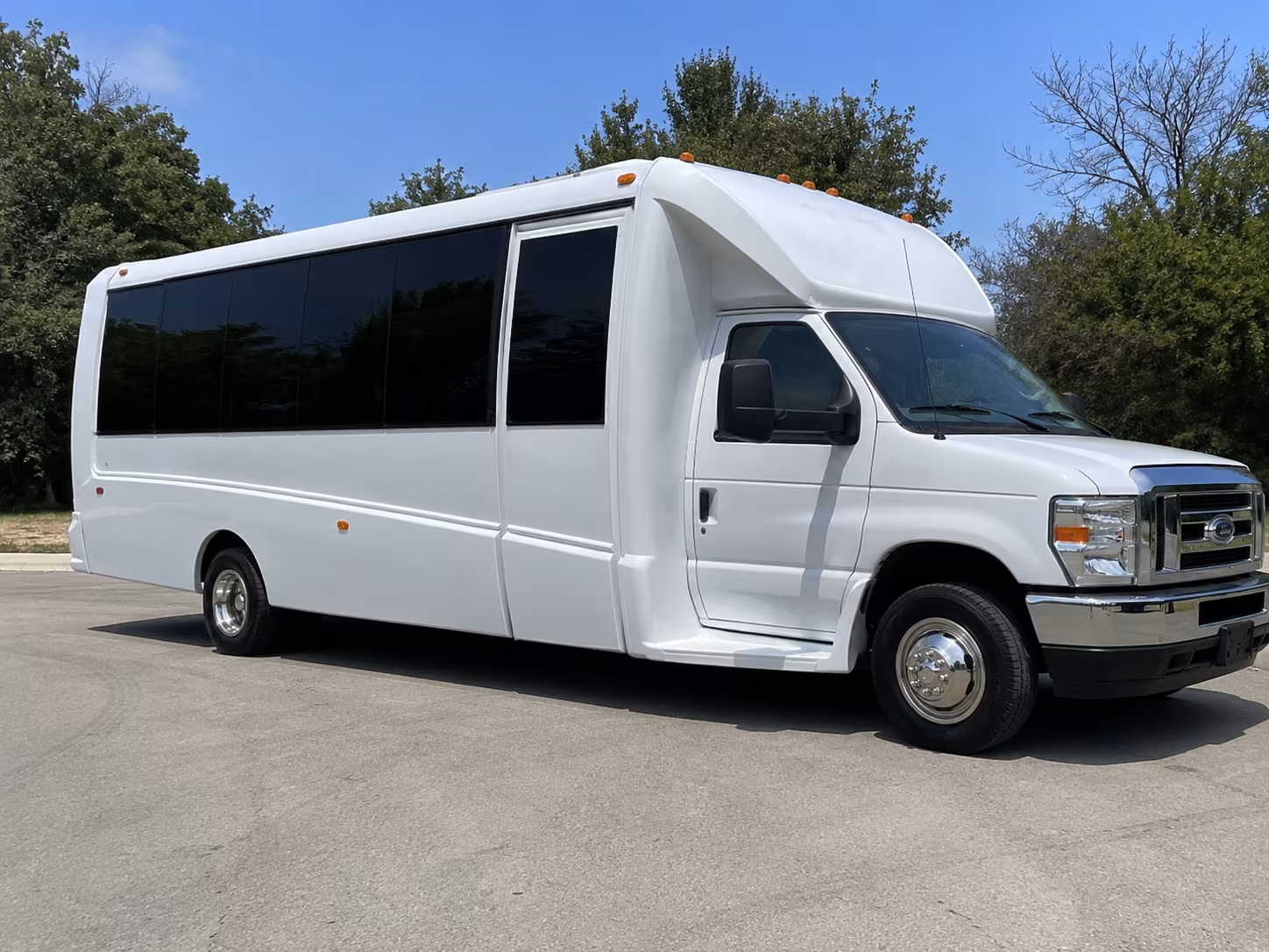 Las Vegas Birthday, Sweet 16, & Quinceañera Transportation party bus exterior